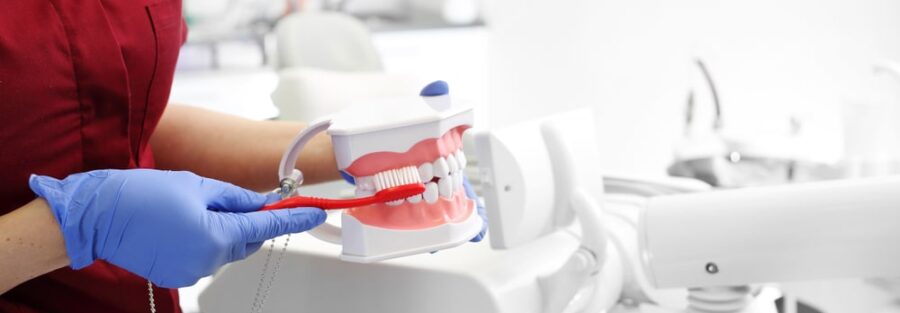 stomatologia-zachowawcza-jak-skutecznie-zapobiegac-i-leczyc-prochnice